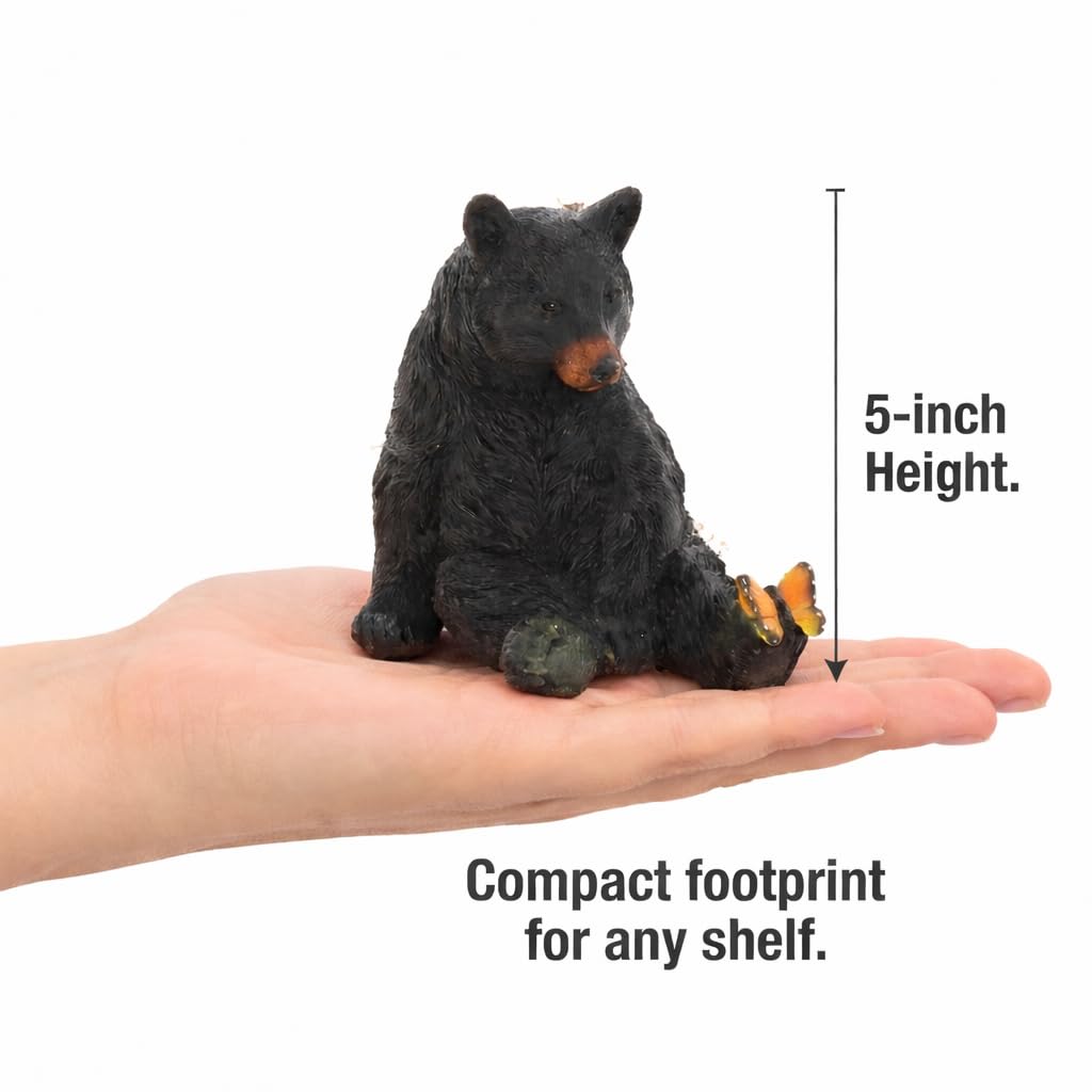 The Bridge Collection Figura decorativa de oso negro con detalle de mariposa, decoración rústica de vida silvestre para cabaña o cabaña, estatua de oso negro estilo cabaña con dije juguetón