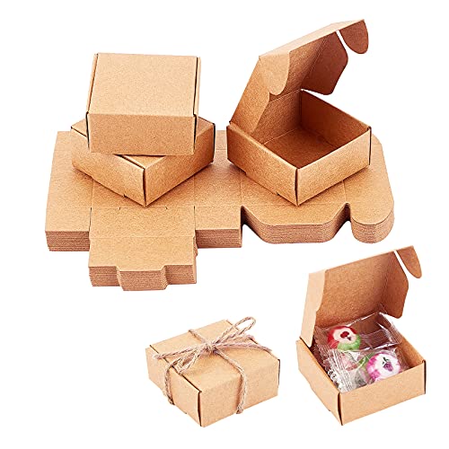 PandaHall 50 Stück Kraftpapierbox Geschenkboxen Quadratische Präsentation Kleine Boxen Einfache Montage Für Süßigkeiten DIY Hochzeits Schmuck Einladung Geschenk Party Fest, 5.5x5.5x2.5cm