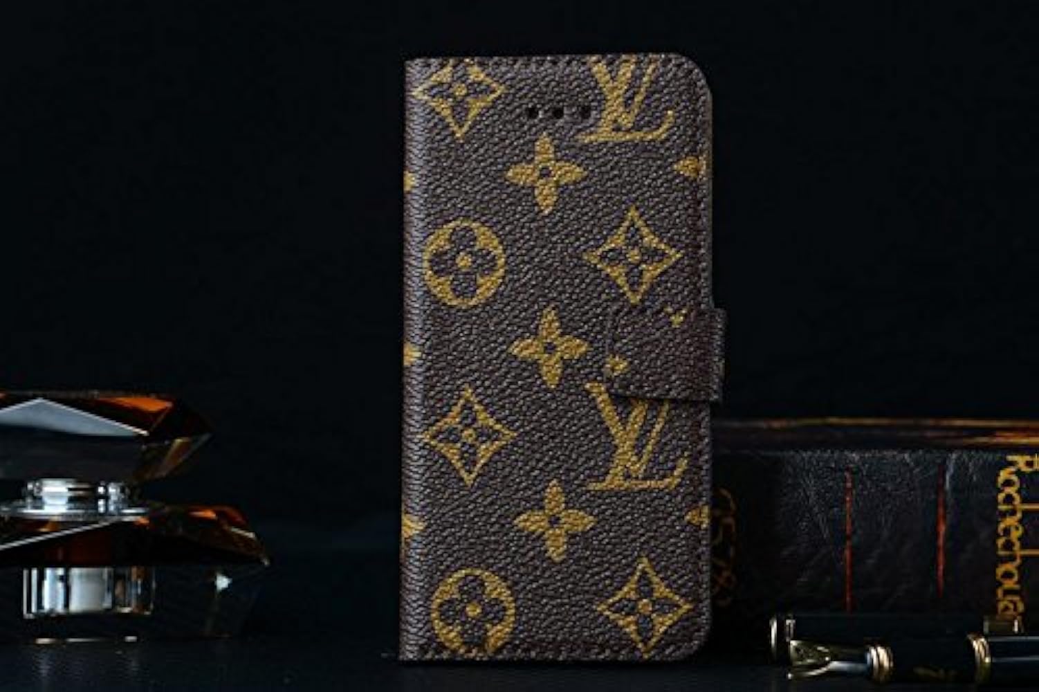 LOUIS VUITTON - CHOCO   ルイヴィトン iPhone 6プラス・ 6Sプラスケース LOUIS VUITTON IPHONE 6s Plus Folio Case! - YouTube