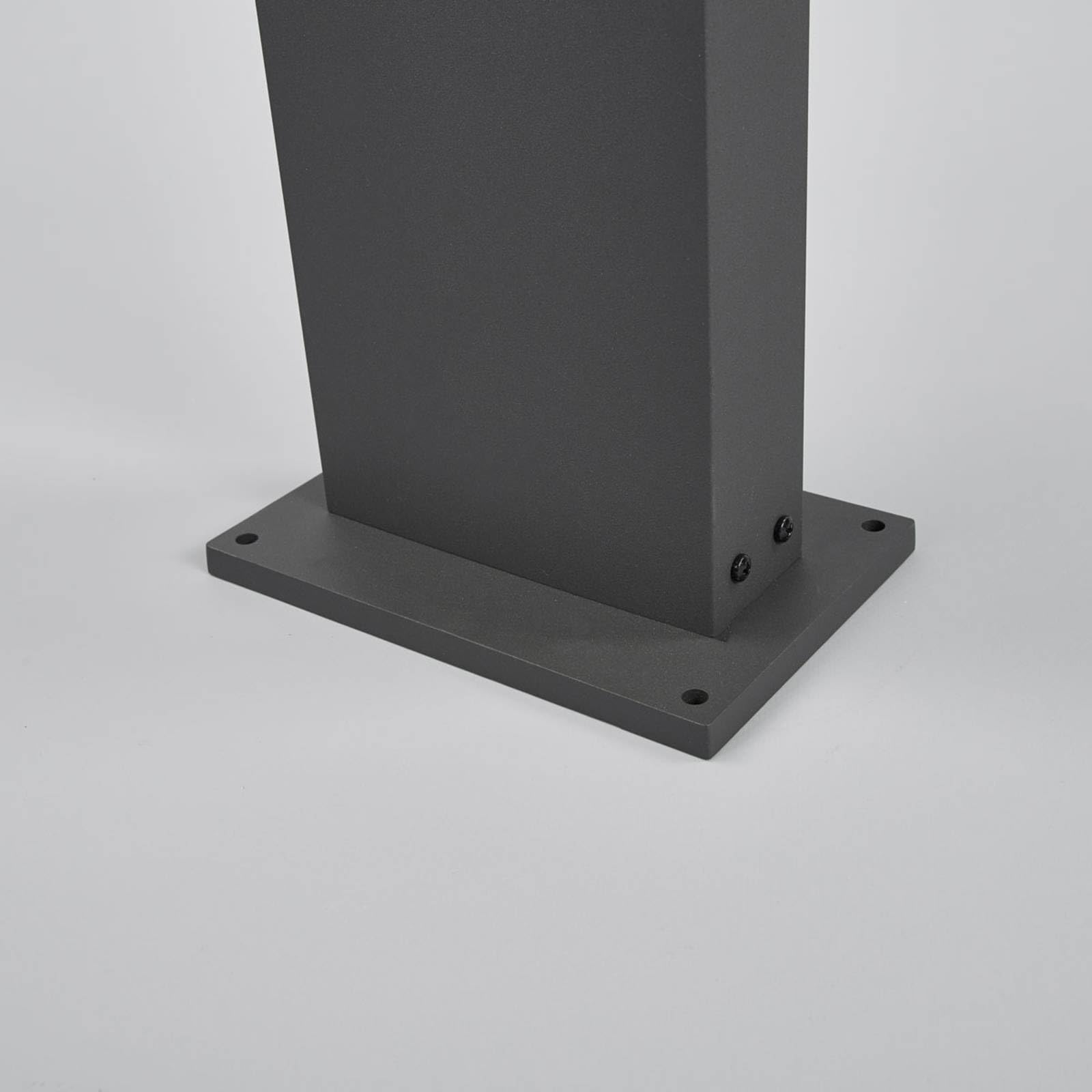 Arcchio LED Außenleuchte Yolena mit Bewegungsmelder (spritzwassergeschützt (Modern) in Schwarz aus Aluminium (1 flammig,) - Wegeleuchte Pollerleuchte Wegelampe Sockelleuchte