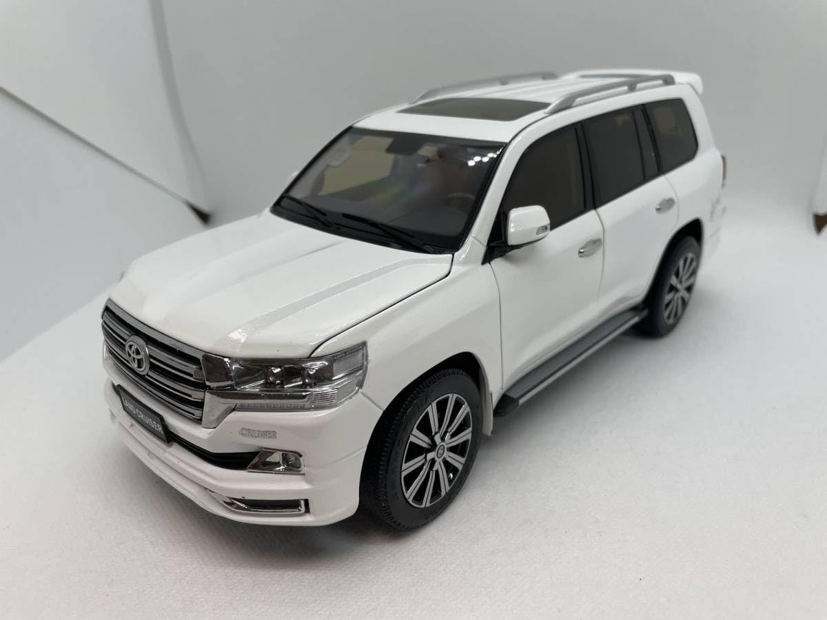 ミニカー KENG Fai トヨタ ランドクルーザー RHD 1/18 ミニカー 白