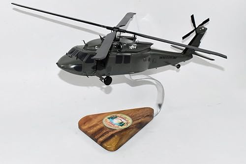 Miniatura 2 de Sikorsky® UH-60 Black Hawk 2-211º Regimiento de Aviación, modelo a escala de caoba de 16"