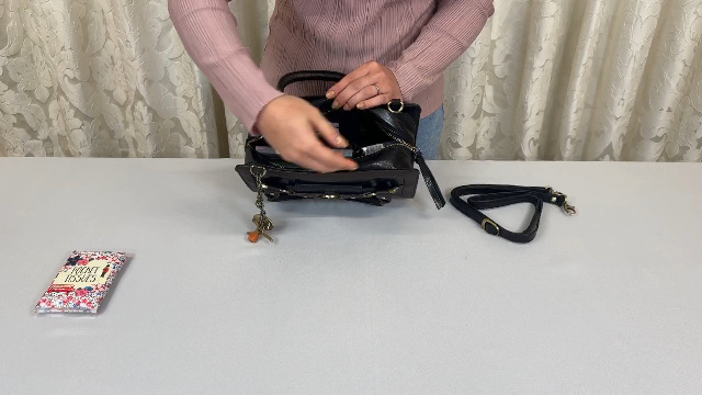 Guess Handtas in zwart met korte hengsels, model 'GIZELE' in online kopen | P&C