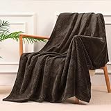 Tissu doux : Cette couverture en microfibre allie la qualité de la marque et excellente rétention de chaleur.la couverture a un élégant motif jacquard sur le côté droit et un tissu en flanelle lisse sur l’autre.Les deux côtés sont super doux, confortables et agréables au toucher