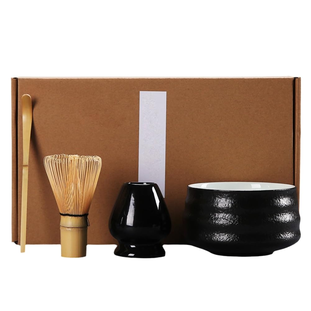 Service à thé matcha japonais traditionnel en poterie noire avec accessoires de préparation