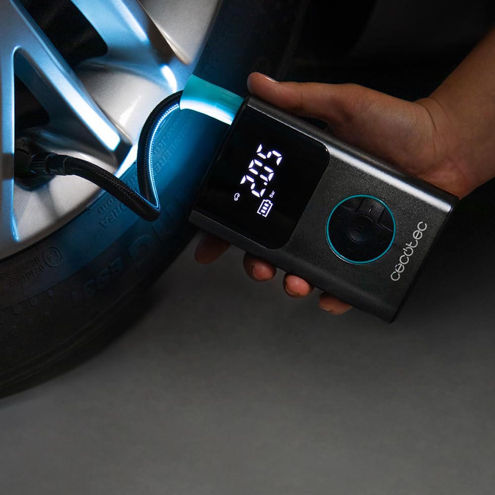 Cecotec Compresseur d'air électrique portable Air Max, Gonfleur 150 PSI, Double batterie 7,4 V et 2000 mAh, Lampe LED, écran LCD, Adapté pour voiture, moto, vélo, trottinette et ballons