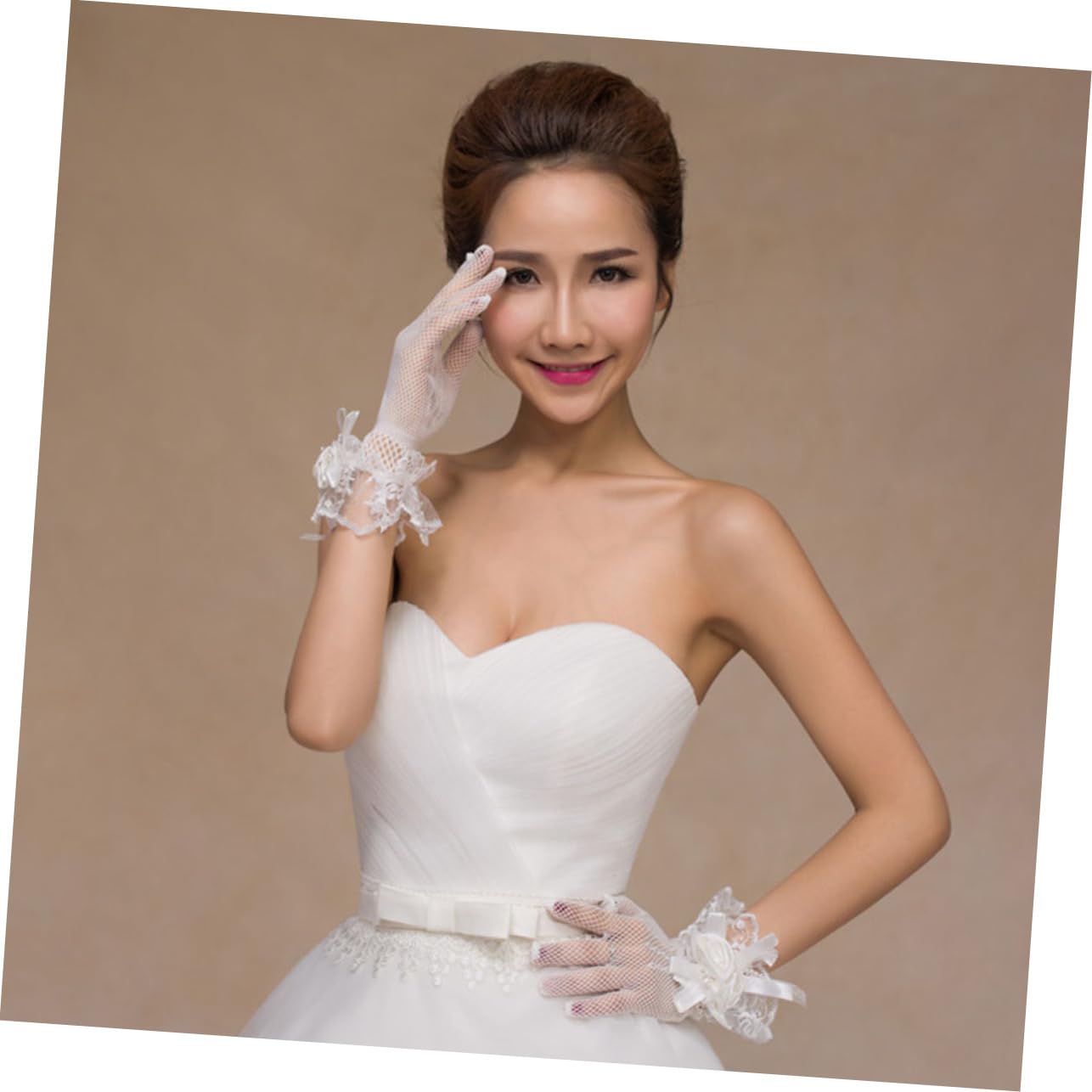 SHERCHPRY Guantes de boda guantes de boda vestido de invitada de boda formal guantes de encaje de las mujeres guantes de flores de encaje guantes de novia de boda cintas… Beige