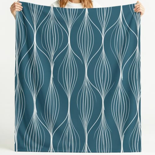 Manta nórdica de rayas para tardes de sofá y decoración infantil 6