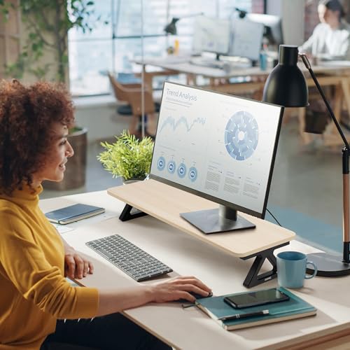 Espace de travail ergonomique à la maison avec le support double écran MDF