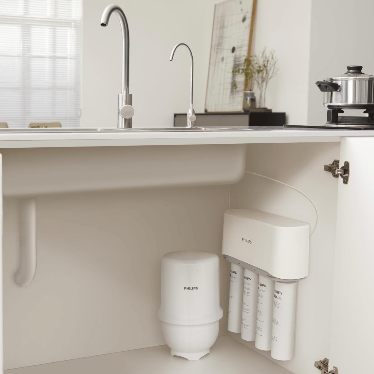 Philips Water 4897099306450 Filtro Grifo, Sistema de Osmosis Inversa Compacto con Tanque 11 Litros, Equilibra el pH del agua filtrada y Mejora el sabor del agua, Facil Instalación, Blanco
