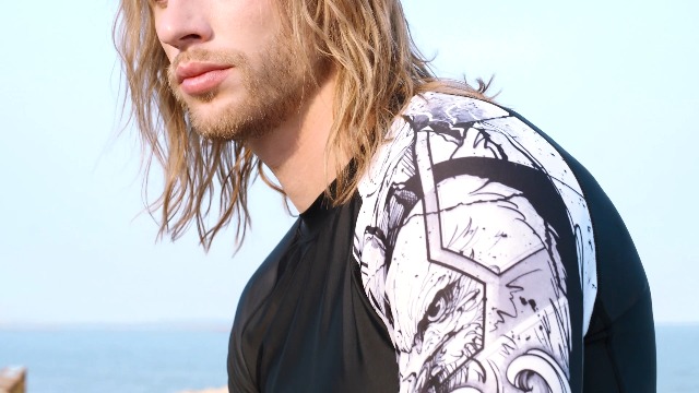 クラネ　RASH GUARD HUGE SHIRTS Amazon.com: HUGE SPORTS Men's Rash Guard Long Sleeves UPF 50+ UV