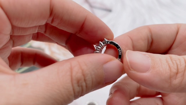 Orecchini A Tre Pietre Per Donne O Uomini / Orecchini Con Zirconi