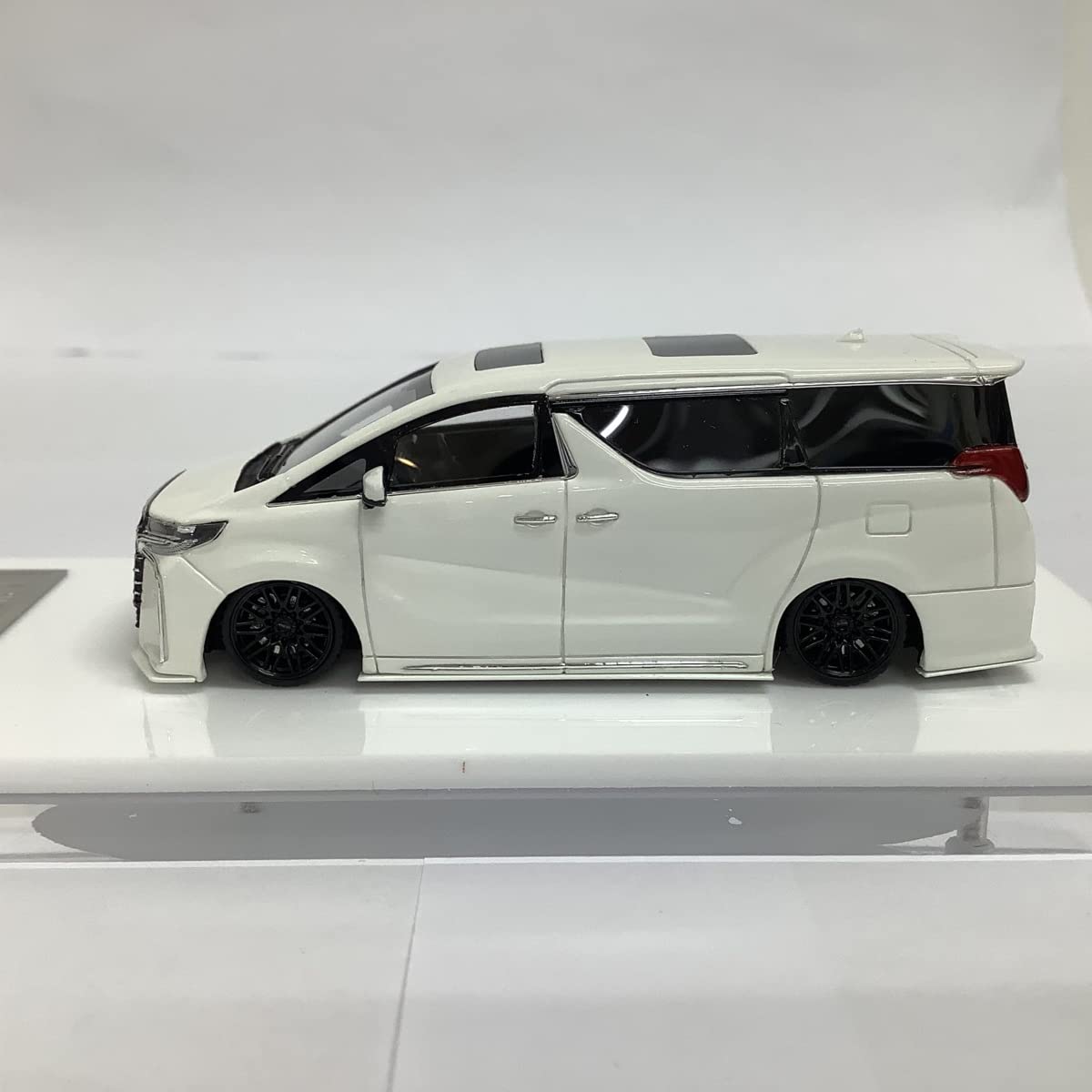 Amazon.co.jp: 1/64 LBWK Alphard TP TIMOTHY & PIERRE Limited to 999
