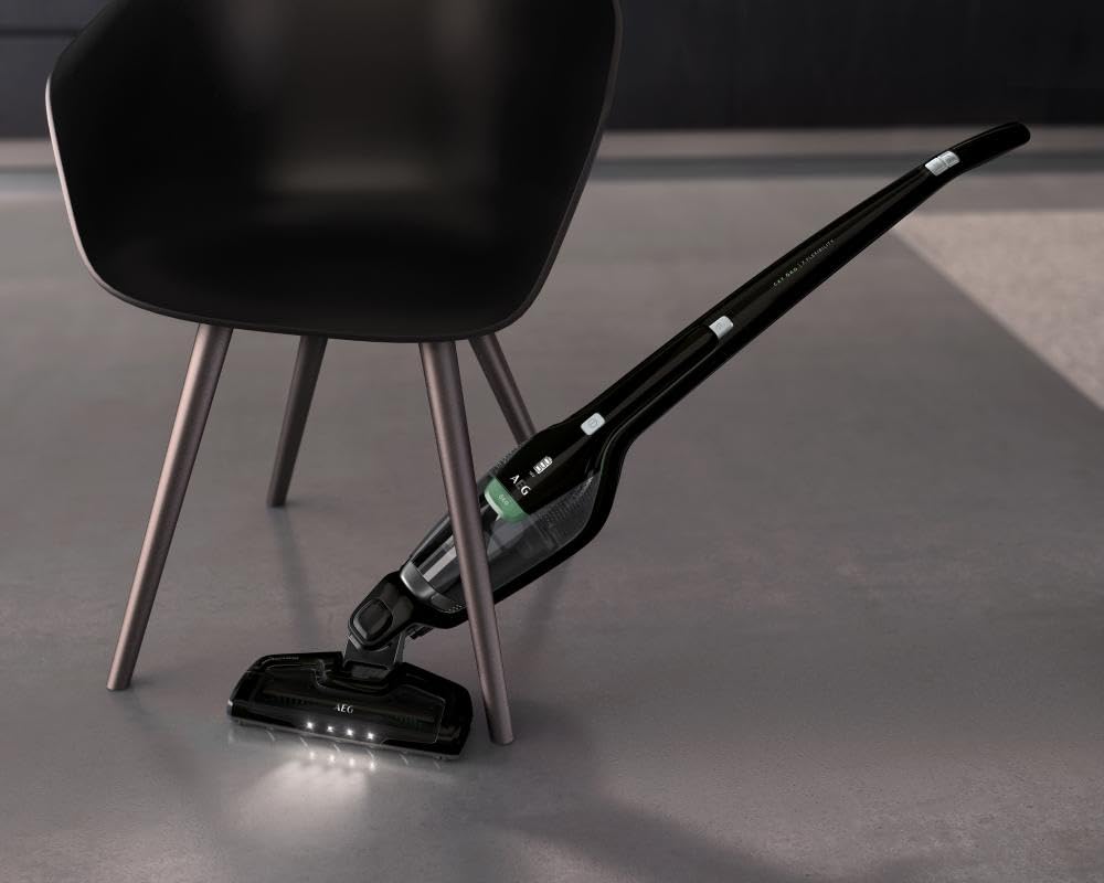 AEG Serie 3000 Ergorapido CX7-2-45MÖ 2in1 Akku Staubsauger, 50% Recyclingmaterial, beutellos, bis zu 45 min Laufzeit, freistehend, wendig, Bürstenreinigungsfunktion, LED, 0.5L, schwarz