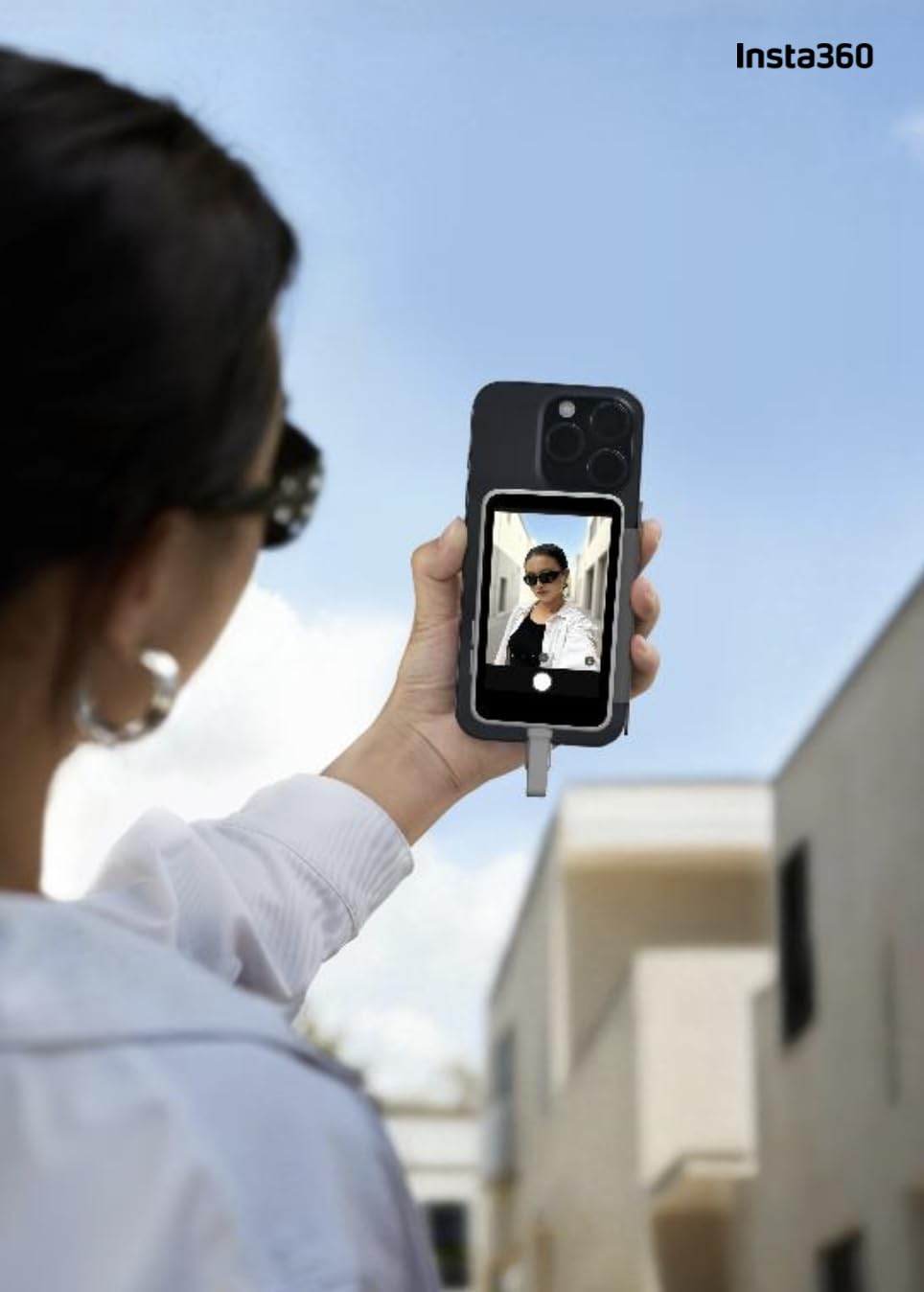 Insta360 Snap Selfie Screen, 3.5" 4K Magnetic Selfie Monitor with Touchscreen Control, Wired Instant Connection, Real-Time Preview, Compatible with iPhone 15/16/17 Pro — Amazon image 2