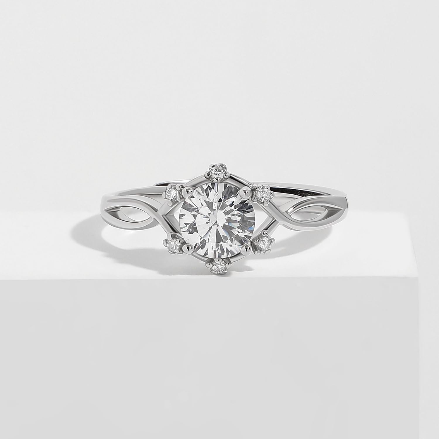Anillo Solitario de Compromiso Meissa de 0.55 Ct para Mujeres, Anillo de Promesa Infinito, Anillo de Boda de Plata de Ley 925 con Circonita Cúbica, Corte Radiante, Anillo de Eternidad Ajustable