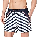 Le bermuda de bain homme ATHENA Croisière imprimé rayures allie modernité et élégance. La coupe est moderne et le bermuda dispose de poches. La ceinture, élastiquée sur les côtés et à l'arrière garantit le confort au porter. Le cordon marine, les oeillets rouges et la sérigraphie boussole ATHENA, le passepoil à l’ouverture des poches garantissent un look chic.