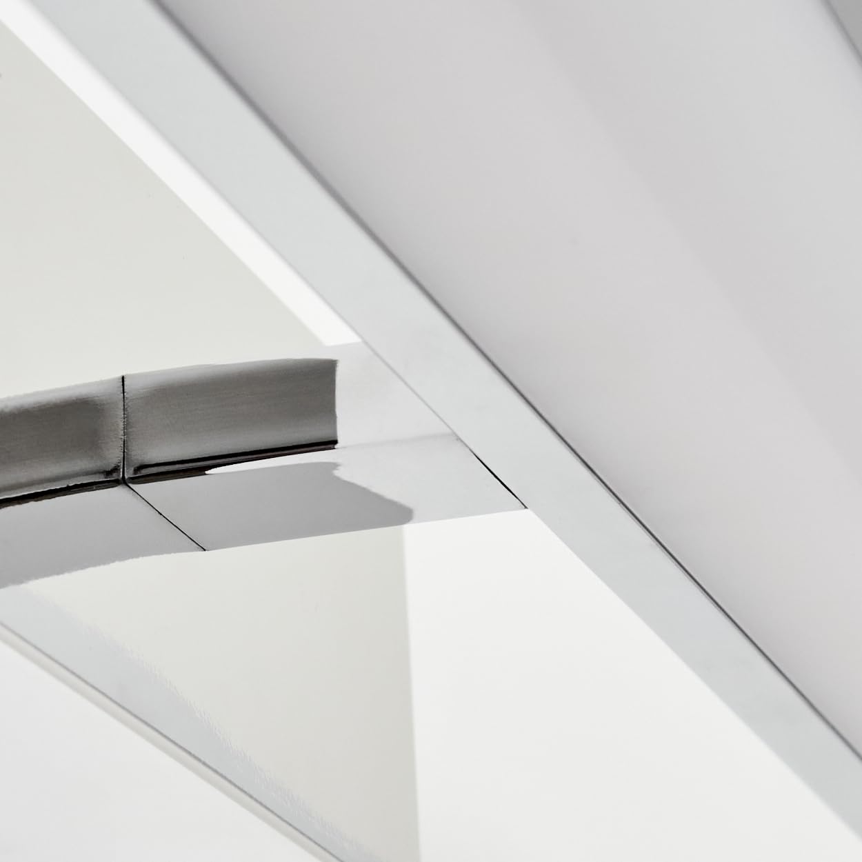 HOFSTEIN LED Spiegelleuchte Banek, Wandlampe aus Metall/Kunststoff in Chrom/Weiß, Spiegellampe mit RGBmFarbwechsel, Smart-Home/App, CCT einstellbar, Wandleuchte auch für Badezimmer geeignet, IP44