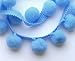 LushFabric Pompon Pom Pom Rifinitura Frange - Cuscino, Tendina, Decorazione per la casa, Craft - Pom Pom XL, Taglia 2 cm (Venduto da 5 Metri) (Cielo Blu)