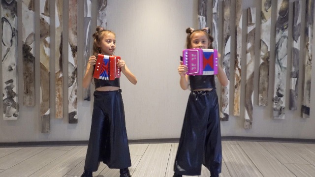 Amazon.com: Kids Toy Accordion with 7 Vocal Keys. Portable Mini