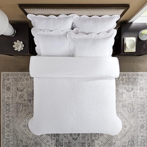 Image of Charleston Estate Modern Farmhouse Floral Matelasse Bedspread with Scalloped Edges, 100% Cotton Breathable Bedding, Full /Queen, White Floral