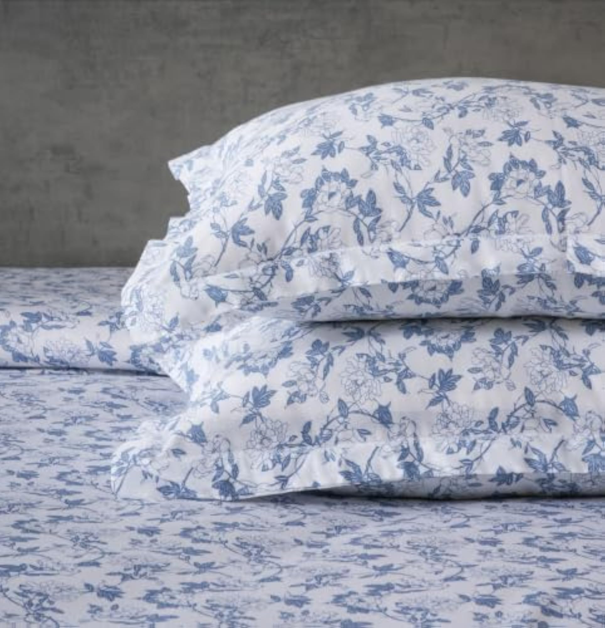 100% Cotton White Bedsheet for King Size with 2 Pillow Covers