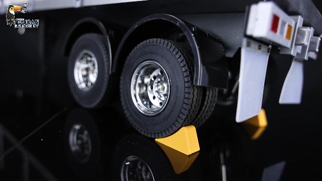 wheelfun 1/14 2Axle RC Tractor Flatbed Semi Trailer Truck