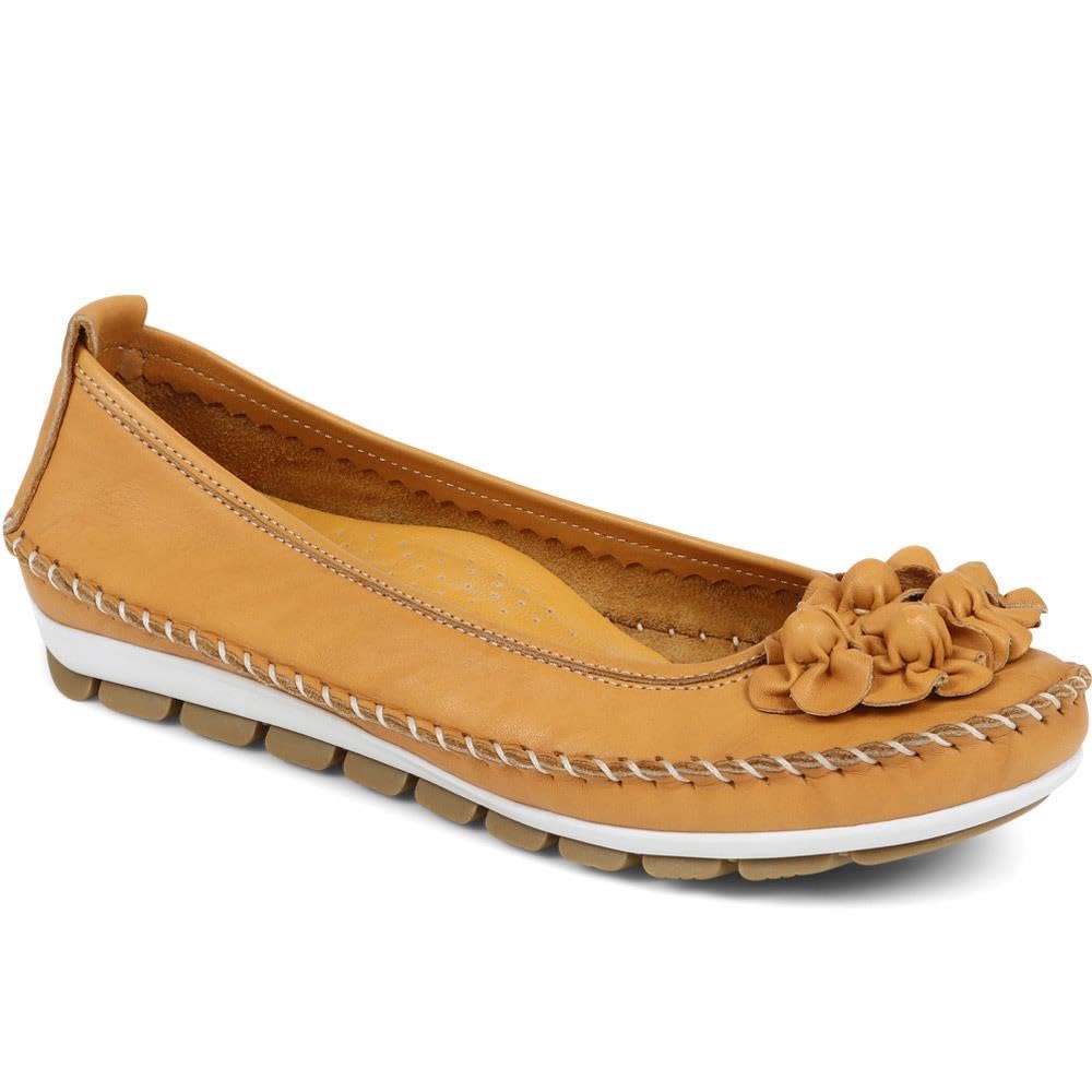 PaversWomen's Ballet Pumps in Leather with Floral Embellishment - Casual Summer Flat Shoes - Comfortable Fit Elegant Ladies Slip On Footwear