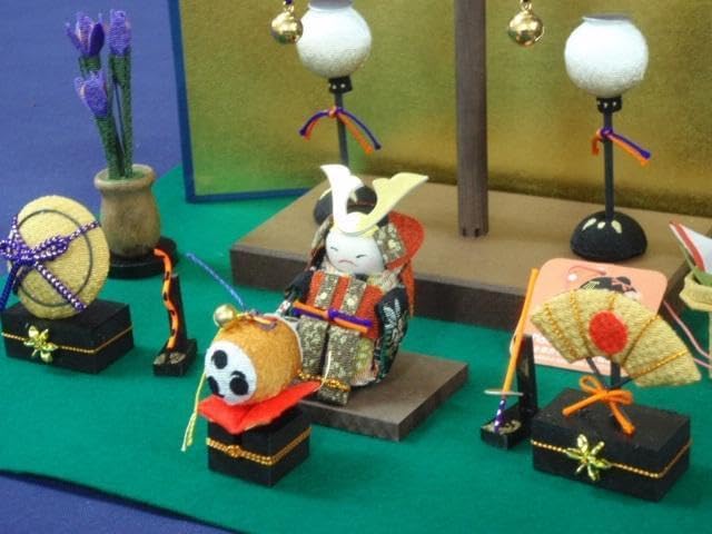 値下！即納♪●新品♪高さ37cm ちりめん五月人形 吊るし輪飾り 兜飾り 日本製 高さ37cm ちりめん五月人形 吊るし輪飾り 兜飾り 京都龍虎堂製お年玉