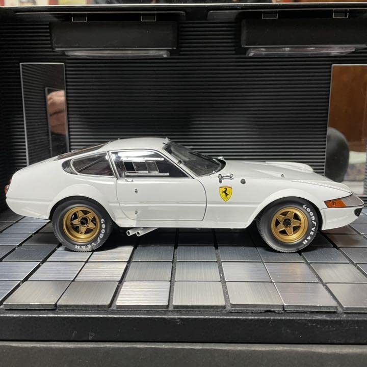 Amazon.co.jp: 1/18 京商 フェラーリ 365GTB4 competizione : おもちゃ