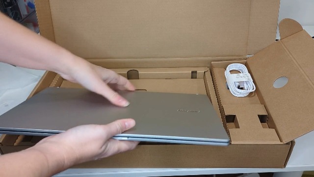 Watch Unboxing the GalaxyBook3! on Amazon Live