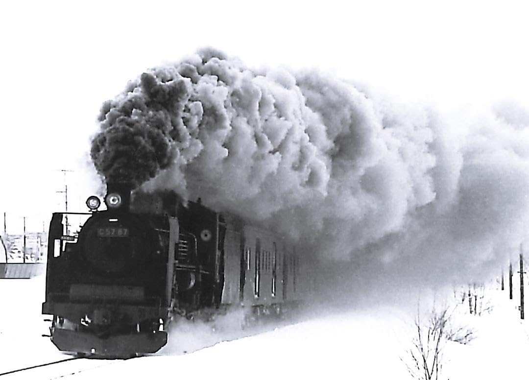 Amazon.co.jp: SL 蒸気機関車 写真 C57 石北本線 ((雪原の煙
