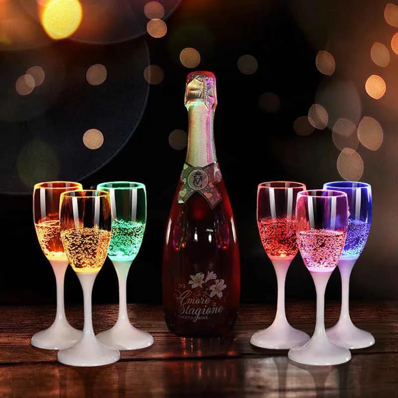 EVERMALL Champagne Flutes Plastic Reusable Light Up Glasses| LED Liquid Water Activated for Bars Hot Tub Birthday Party Club| Drinkware Glass for Bar,Disco Night,Club Party,Beer,Cola,Juice