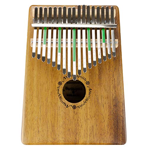 Piano à pouces Kalimba Martin Smith à 17 touches avec notes gravées, étui de protection et marteau d’accordage - Les Beatles, Paul McCartney, John Lennon, RIngo Starr, George Harrison Piano à pouces Kalimba Martin Smith à 17 touches avec notes gravées, étui de protection et marteau d'accordage – Image 3