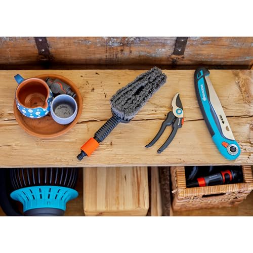 Gardena Cleansystem Wasch-Set mit Handbürste M soft: Reinigungsbürste für kleinere und empfindliche Flächen, mit Durchflussregulierung, inkl. Reinigungssticks zum effektiven Putzen (18863-20)