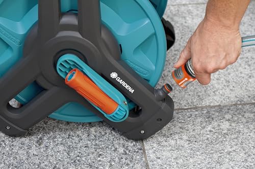 Gardena Kit dévidoir mural Classic 50 : dévidoir mobile, montage mural peu encombrant mais amovible à tout moment, avec tuyau de 20 m, lance multijets et différentes pièces (8009-20)