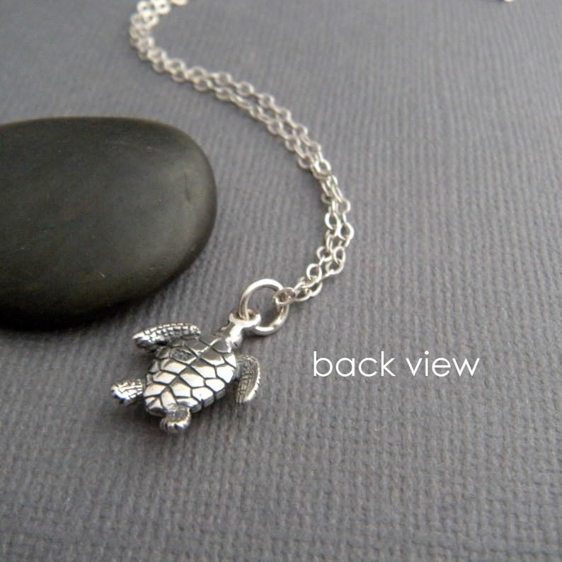 Collier tortue de mer en argent pour préserver l'animal marin