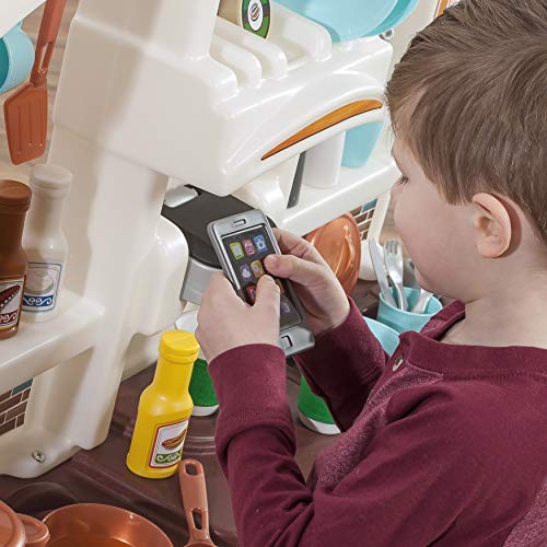 Step2 Fun with Friends Kitchen Spielküche in Braun | Spielzeugküche für Kinder mit 40 teiligem Zubehör Set inkl. u.a… – Bild 6