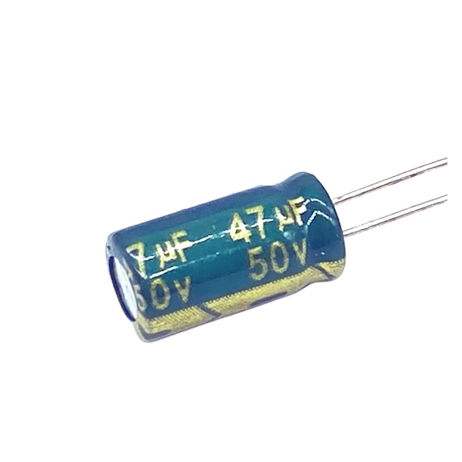 Condensador 50V 47uF con alta tolerancia térmica y filtrado de corriente estable