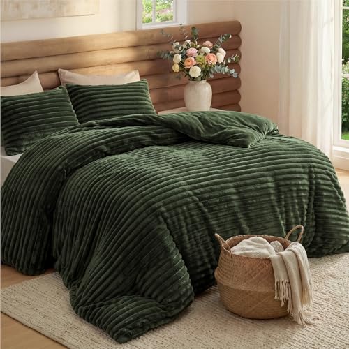 Image of Bedsure Full Fluffy Comforter Set - GentleSoft 3 Pieces Luxury Fleece Olive Green Bedding, Cozy Room Decor Aesthetic, 1 Full Bed Comforter (82 inchx86 inch) and 2 Pillowcases (20 inchx26 inch)