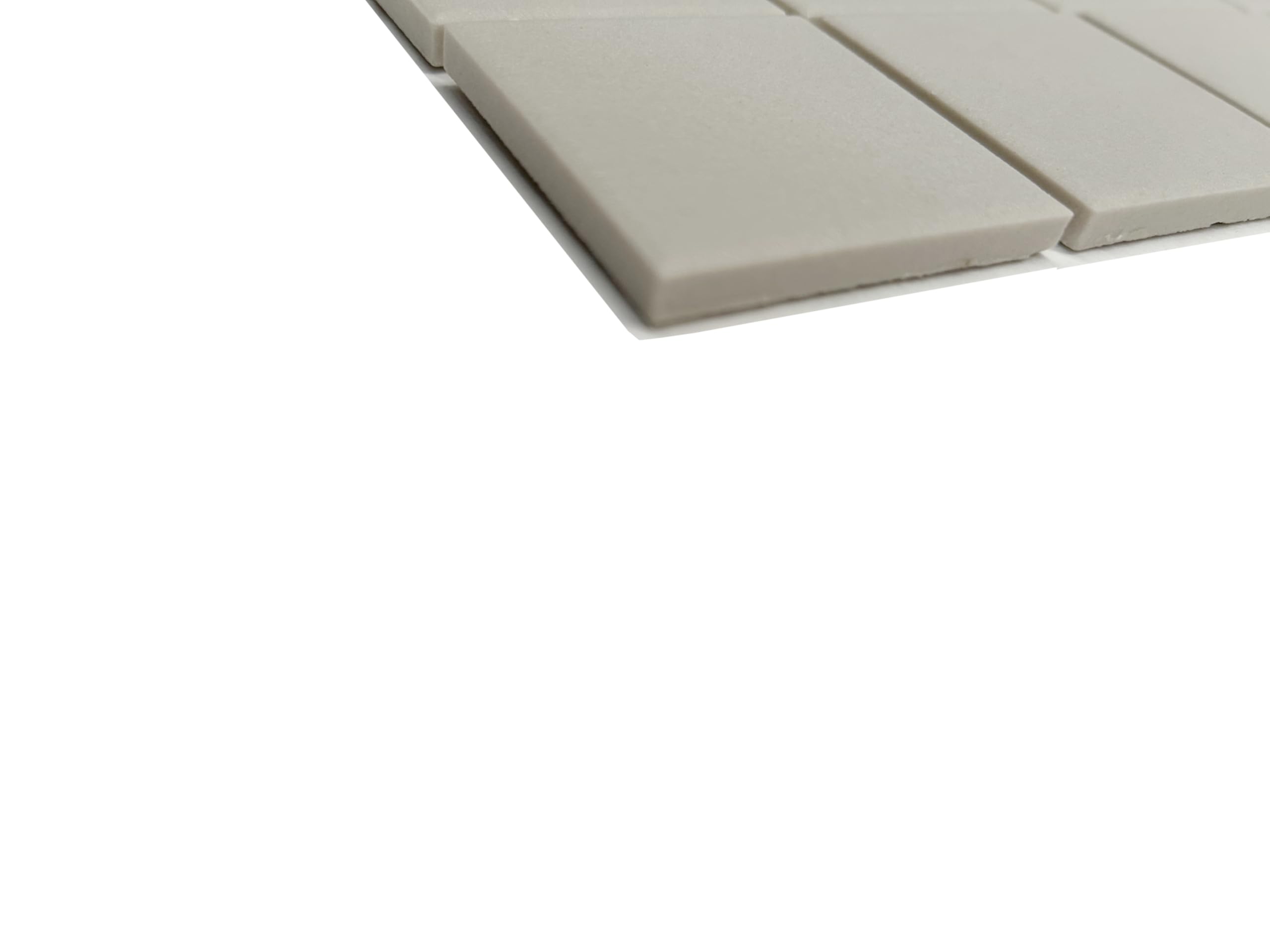 Modelo U011 (GRIS SAL & PIMIENTA) Mosaico enmallado de Porcelanico Todo Masa. Medida 4,8x4,8cm. Pegado en mallas de 30x30cm.