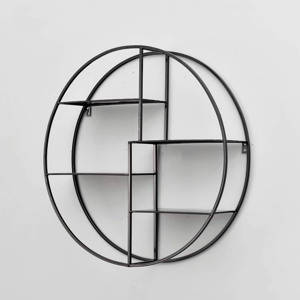 Étagères flottantes murales suspendues en métal noir pour un salon scandinave chaleureux