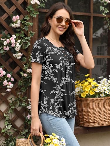 Image of Womens Summer Pajama Sets 2 Piece Short Sleeve Top and Capri Pants Plus Size Ladies Lounge Pjs Sets with Pockets