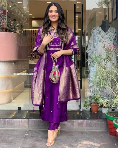 Image of Women's Viscose Silk Heavy Embroidered Straight Kurta With Trouser & Banarasi Jacquard Dupatta Set