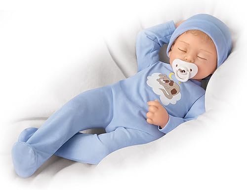 Muñeca de vinilo So Truly Real Puppy Over The Moon de la artista Mayra Garza con un atuendo personalizado con pies y sombrero