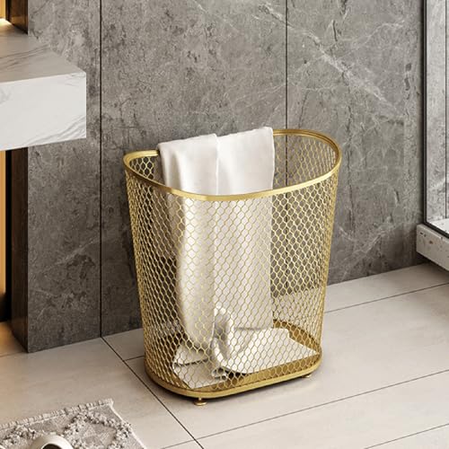 Panier doré en maille métallique pour organiser la buanderie avec style