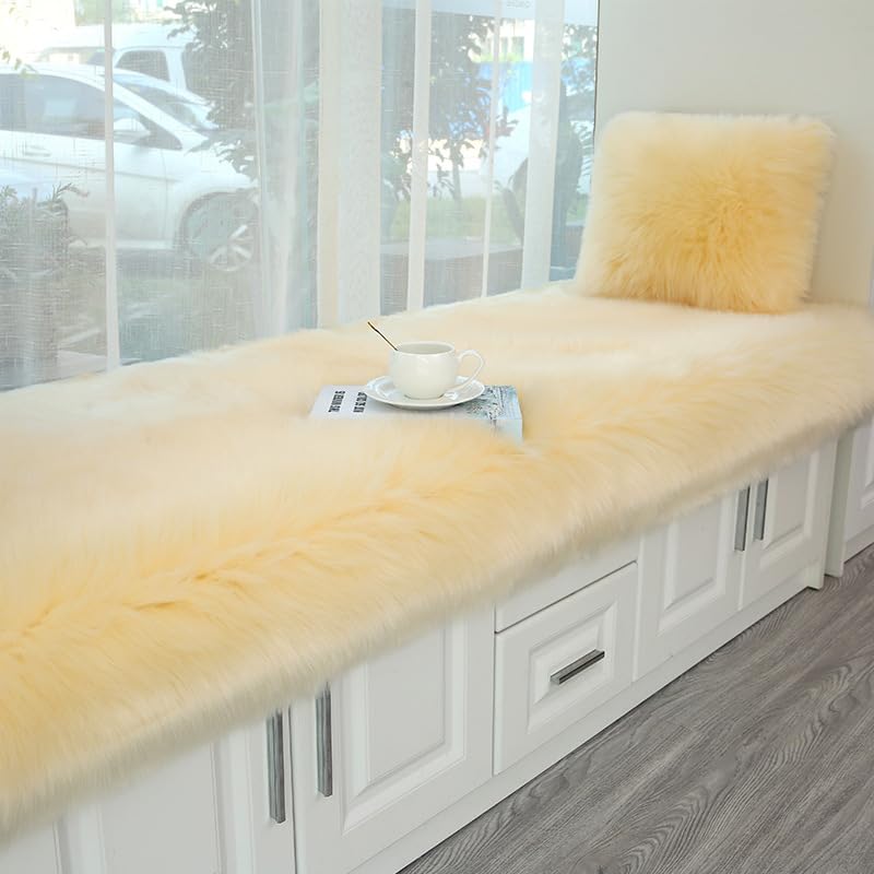 Chemin de table en peluche beige 70x180 cm idéal pour une décoration de Noël chaleureuse