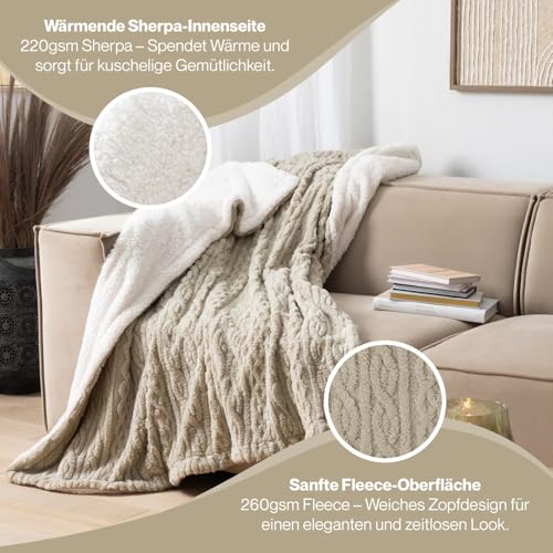 Blumtal Kuscheldecke 150x200 cm mit Zopfstrick-Optik - Oeko-TEX zertifizierte Mikrofaser Fleecedecke mit weicher Sherpa-Innenseit/Sherpa Decke flauschig 150x200 - Beige und Weiß