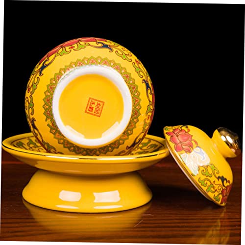 Tasse en céramique jaune pour offrande d'eau au temple
