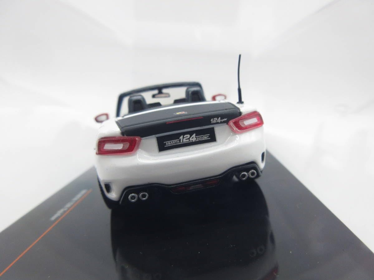 1/43 フィアット アバルト 124スパイダー ディーラー ミニカー